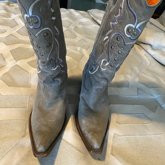 Cuadra Gray Suede Studded and Embroidered Handmade Boots with 3in heel Sz 10 - Picture 2 of 8